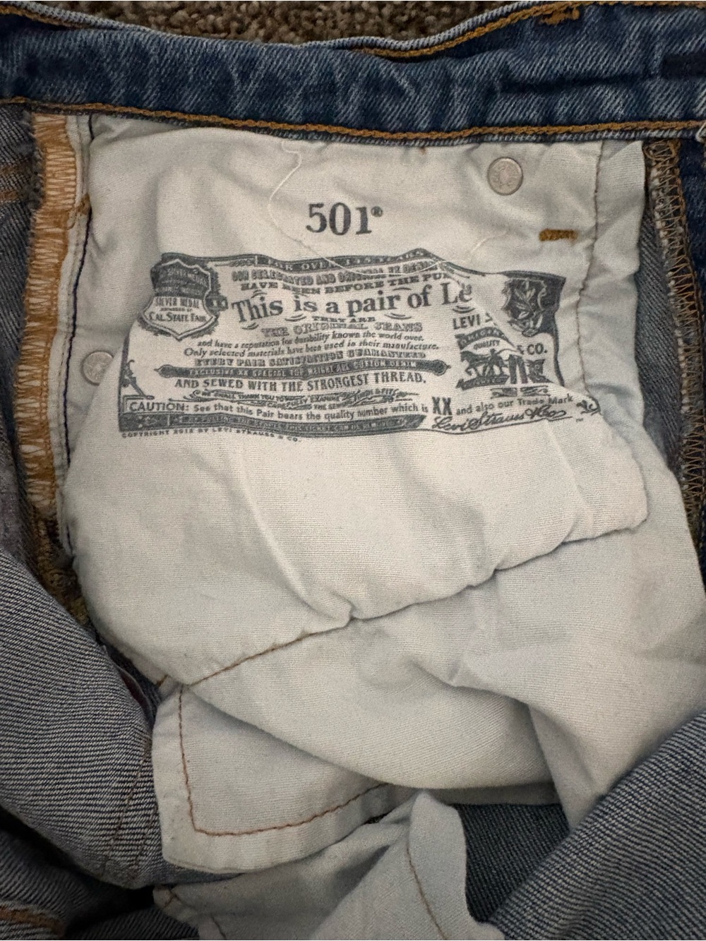 Classic Women’s Blue Straight-Leg Levi Jeans - Picture 5 of 6